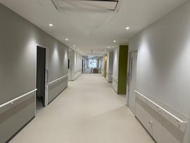 病棟階廊下全景.jpg