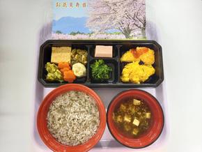 お花見弁当（ｹｱ）.jpg